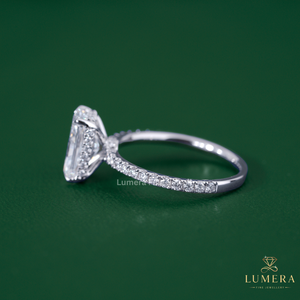 Anillo de Diamante Cultivado en Laboratorio con Corte Radiante Brillante, Certificado IGI, Diamante de Forma Elegante, Micro Pavé, Cuatro Puntas, Halo Oculto - Product Image 4