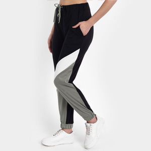 Pantalons en coton pour femmes, design moderne, joggers slim, joggers en coton pour femmes du Pakistan, pantalons de détente amples et élégants, service OEM pour femmes - Product Image 3