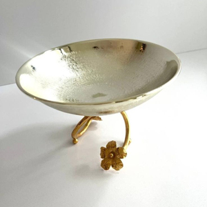 Elegantes tazones de lujo para servir comida, de aluminio fundido, con diseño de flores y hojas chapadas en oro de alta calidad, a un precio impresionante. - Product Image 3