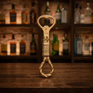 Décapsuleur en laiton vintage fait main avec corde nautique, accessoire de bar maritime décoratif, rustique et côtier - Product Image 3
