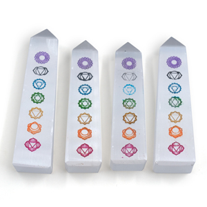 Obélisque en Sélénite Naturelle 7 Chakras, Tour de 7-9 cm, Pointe de Cristal Gravée, Baguette de Méditation, Décoration d'Intérieur, Vente en Gros - Product Image 1