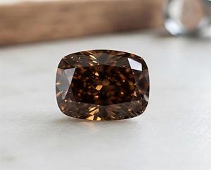 Moissanita de Alta Calidad, Corte Cojín, Color Marrón Oscuro, 10+ Quilates, Claridad VVS1, Cultivada en Laboratorio, con Diamantes de Color Fantasía - Product Image 1