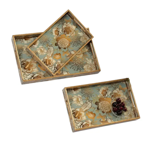 Ensemble de plateaux de service en bois faits à la main avec revêtement émaillé : gravure florale dorée - Product Image 3