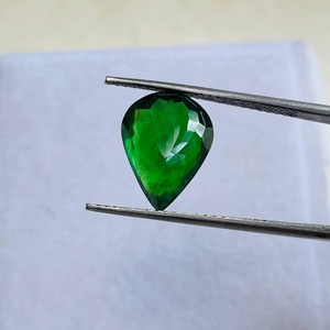 พลอยทซาโวไรต์ทรงลูกแพร์ธรรมชาติ น้ำหนัก 4.89 กะรัต คุณภาพระดับ AAA พร้อมความเงางามระดับ AAA และสีเขียวสดใส ตัดและขัดเงาอย่างสมบูรณ์แบบ - Product Image 5