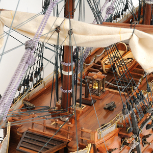 Vitrina de Exhibición de Mesa HMS Victory, Modelo Náutico de Madera Pintada, Duradera, con Calidad de Museo, para Hogar, Oficina o Sala de Estar - Product Image 5