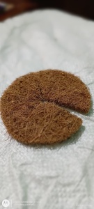 Manta de Fibra de Coco Redonda con Orificios, Diseño Moderno para Compostaje y Uso en Jardín - Product Image 2