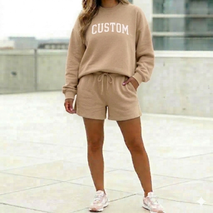 Conjunto de Top de Cuello Alto y Pantalones Cortos para Mujer, Estilo Monocromático, Atuendo Urbano Limpio y Cohesivo - Product Image 1