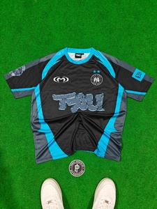 เสื้อยืดคอวีผ้าโพลีเอสเตอร์แห้งเร็วสำหรับผู้ชาย สไตล์สปอร์ต แขนสั้น พิมพ์ลายดิจิตอลตามสั่ง ผลิตแบบ ODM เหมาะสำหรับใส่ลำลองในฤดูร้อน - Product Image 4