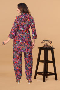 Ensemble coordonné pour femmes en impression numérique rouge haute définition de qualité supérieure, ensemble de vêtements de détente en poly-rayonne 2 pièces, col rond doux, survêtement pour femmes - Product Image 6