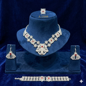 ชุดเครื่องประดับเจ้าสาวรูปหัวใจประดับเพชรซิคอน ชุบทองบนโลหะผสมสังกะสี ประกอบด้วยสร้อยคอ ต่างหู แหวน กำไลข้อมือ สายแบบงู ยาว 18 นิ้ว รุ่น MOLL A-53098 - Product Image 1