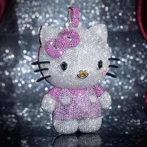 Colgante Hello Kitty Hiphop con Diamantes Moissanite VVS Totalmente Cubiertos de Plata de Ley 925 con Baño de Rodio, Joyería Personalizada para Bodas - Product Image 1