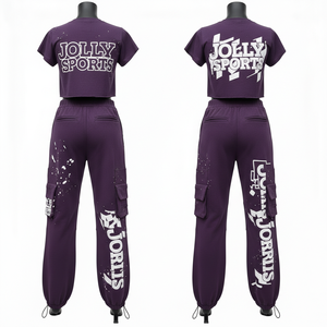 Conjunto de Mujer: Top Corto Morado de Felpa de Algodón Pesado de 320 GSM y Pantalón Cargo con Franja Lateral y Logotipo Personalizado - Product Image 2