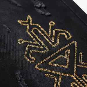 Démarquez-vous avec nos motifs de broderie personnalisés et notre tissu haute performance durable utilisé sur chaque pantalon en jean brodé. - Product Image 3