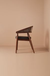 Silla de Madera de Teca Sólida Auténtica con Asiento Acolchado Confortable y Respaldo de Ratán Tejido a Mano para un Interior Elegante - Product Image 2