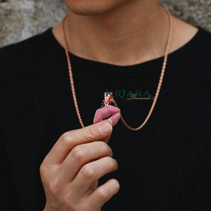 Pendentif Lèvres en Argent 925 Plaqué Or Rose avec Strass Roses, Breloque Thème Unisexe, Bijoux Hip Hop de Création Artistique, Style Tendance - Product Image 5