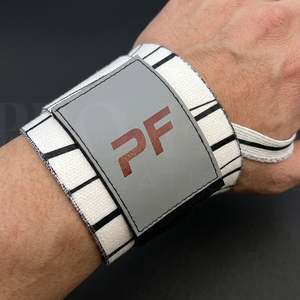 Accessoire de fitness tendance et élégant : Bandes de maintien personnalisées pour poignets, idéales pour la musculation, le cross-training, la gym, le fitness, avec boucle de soutien pour le pouce - Product Image 3