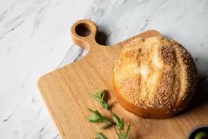 Elegante Tabla de Cortar Rectangular con Asa de Fácil Agarre, Superficie Apta para Cuchillos, Ideal para Cortar, Servir y Uso en la Cocina - Product Image 3