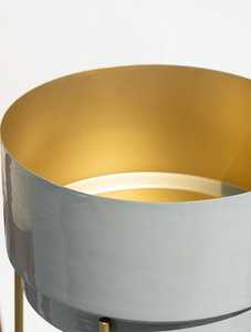 Añade sofisticación a tu colección de decoración del hogar con nuestros elegantes jarrones de metal, diseñados con formas artísticas y fabricados en metal duradero. - Product Image 2