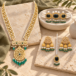 Conjunto de Joyería Nupcial Verde Chapado en Oro: Gargantilla Rani, Pendientes Jhumka y Maang Tikka - Venta al por Mayor Directa de Fábrica - Product Image 1
