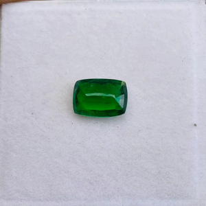 พลอยทซาโวไรต์ทรงคุชชั่น น้ำหนัก 4.26 กะรัต คุณภาพระดับ AAA พร้อมความเงางามระดับ AAA และสีเขียวสดใส ตัดและขัดเงาอย่างสมบูรณ์แบบ - Product Image 5