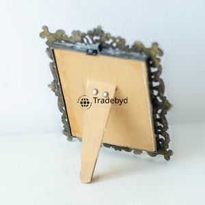 Cadre photo en métal fait main, élégant, écologique, léger, avec option de logo personnalisé pour offrir en cadeau par Tradebyd - Product Image 5