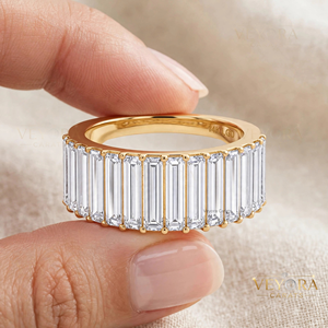 Bague Moissanite Éternité Opulente à Baguettes Larges en Argent Massif 925, Accessoire de Bijouterie de Luxe pour un Style Élégant de Bague Oura - Product Image 3