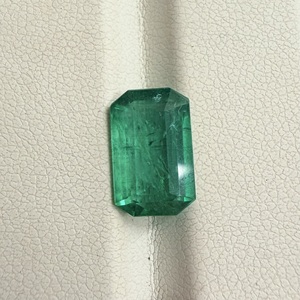 Émeraude Naturelle Zambienne 3,14 Carats Vert Vif Taille Échelle Pierre Précieuse Libre 11,8x7,5x4,5MM pour Fabrication de Bijoux Fins Vente en Gros - Product Image 3