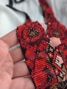 Collier Gerdan ukrainien classique et élégant, perles rouges et noires, amulette Motanka, bijoux ethniques pour un anniversaire - Product Image 4