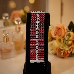Bracelet manchette classique plaqué platine avec cristal cœur rouge et incrustation de strass taille poire pour femme, idéal pour les mariages et les soirées - Product Image 1