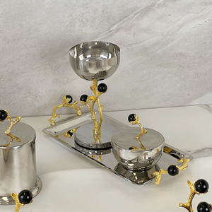 Ensemble d'encensoirs argentés et dorés avec tiges en forme de branche, accents sphériques noirs, pot recouvert et plateau miroir pour parfumer - Product Image 4