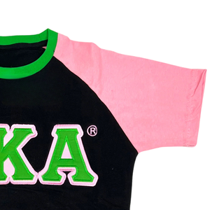 Camiseta Premium AKA Black Opp Sleeve para Mujer, Negra, Verde, Rosa, Manga Corta, Cuello Redondo, Estilo Griego Informal - Product Image 4