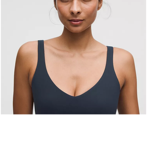 Nuevo Conjunto Deportivo de Moda con Contraste, Sujetador Ajustable Antichoque, Leggings Cortos con Efecto Scrunch para Realce de Glúteos, Sin Costuras, para Fitness, Yoga y Absorción del Sudor - Product Image 4