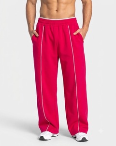 Ensemble de survêtement personnalisé pour homme, couleur framboise, coupe oversize avec détails contrastants, en molleton de coton de qualité supérieure, comprenant un sweat à capuche et un pantalon de survêtement à jambes larges, OEM & ODM - Product Image 4