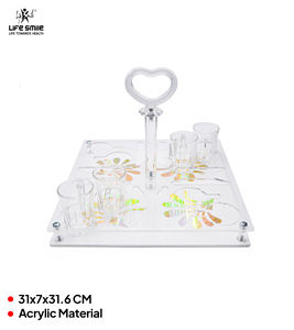 Plateau en acrylique de qualité supérieure pour tasses et verres avec poignée centrale, supports sécurisés, accents dorés, design élégant et durable - Product Image 2