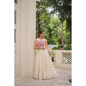 Robe trapèze faite main spéciale Navratri avec broderie multi-fils et taille empire - Product Image 2