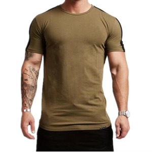 T-shirt sportif pour homme, coupe ajustée, coton doux et polyester, manches courtes, design simple, t-shirt de sport pour la vente en gros - Product Image 5