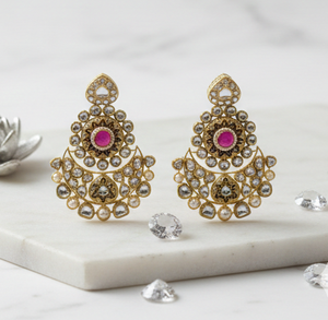 Ensemble de boucles d'oreilles fantaisie en or plaqué or, perles et pierres Kundan traditionnelles indiennes, pour femmes et filles, vente en gros. - Product Image 4