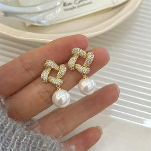 Boucles d'oreilles pendantes minimalistes en argent plaqué luxe avec perles et moissanite taille brillant, design géométrique, pour bijoux de fête unisexe - Product Image 3