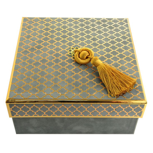 Boîte en métal à motif géométrique de design moderne avec couvercle à pompon, forme rectangulaire, faite à la main, décoration de fête, panier cadeau Diwali - Product Image 1