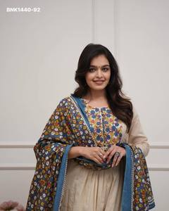Conjunto de Kurti-Pantalón en Línea A de Algodón Khadi de Alta Calidad con Diseño Estampado y Dupatta de Seda Khadi, Listo para Usar, Proveedor Indio - Product Image 4