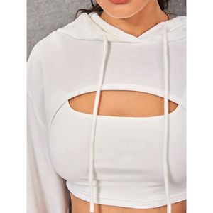 Conjunto Deportivo para Mujer de Primera Calidad con Logotipo Personalizado, Sudadera sin Mangas, Pantalones Cortos Ajustados, Color Negro Sólido, 100% Algodón Felpa, Estilo Hip Hop - Product Image 2