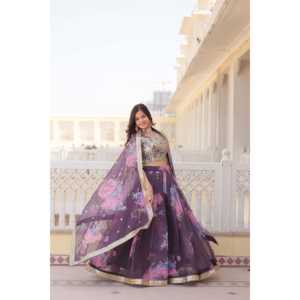 Chemisier en soie russe brodé de paillettes riches avec des vêtements indiens et pakistanais Dupatta imprimés numériquement - Product Image 3