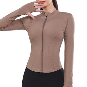 Veste de sport respirante personnalisée avec logo, fermeture éclair intégrale, coupe ajustée, veste de fitness, veste de yoga pour femmes, manches longues - Product Image 6