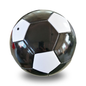 ลูกฟุตบอลแบบกำหนดเอง สีขาวแดง ดีไซน์แผ่นสี สำหรับฝึกซ้อมและแข่งขัน ทนทาน ผลิตจากวัสดุ PU ขนาดมาตรฐานระดับมืออาชีพ - Product Image 6
