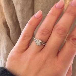 Bague de fiançailles en or massif 14k 18k avec diamant de laboratoire taille coussin, sertie halo pavé, certifiée IGI, clarté VS+, alliance de mariage - Product Image 5