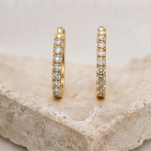 Clásicos Pendientes de Aro Geométricos de Oro Amarillo de 18K con Corte Brillante Redondo y Engaste de Canal de Diamantes Cultivados en Laboratorio, Modernos para Uso Diario Femenino - Product Image 1