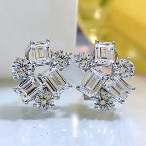 Pendientes Exclusivos de Diamantes y Esmeraldas Redondos, Cultivados en Laboratorio, Certificados por IGI, Color D E F, Claridad VVS VS, Oro, Oro Rosa, Oro Blanco, Plata - Product Image 1