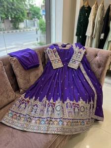 Robe de cérémonie de mariage en tissu Chinon avec broderie élégante et travail Dori, accompagnée d'un dupatta - Product Image 4