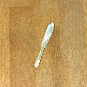 Cuillère à servir en nacre naturelle ILAHI, faite à la main, style bohème, blanche, non toxique, en plastique PE, pour fêtes, Uttar Pradesh - Product Image 1