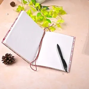 Carnet en papier recyclé fait main 4x3 pouces avec couverture imprimée, agenda écologique et élégant - Product Image 2